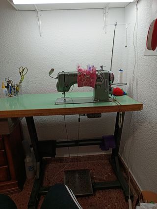 Máquina de coser refrey