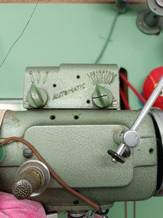 Máquina de coser refrey