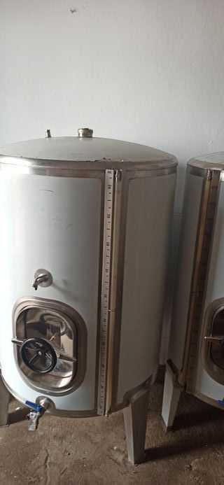 Depósito acero inoxidable vino de 550 y 1000 litro