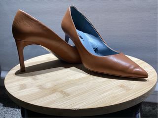 Zapato salon camel zara