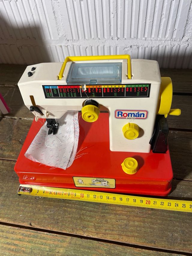 MÁQUINA COSER DE JUGUETE. ROMAN. NUEVA