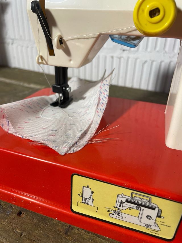 MÁQUINA COSER DE JUGUETE. ROMAN. NUEVA