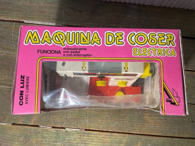 MÁQUINA COSER DE JUGUETE. ROMAN. NUEVA