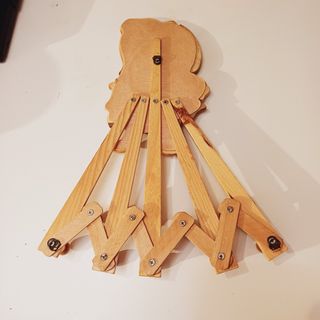 Perchero percha de madera muñeca 