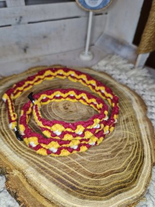Portaocchiali macramé rosso e giallo