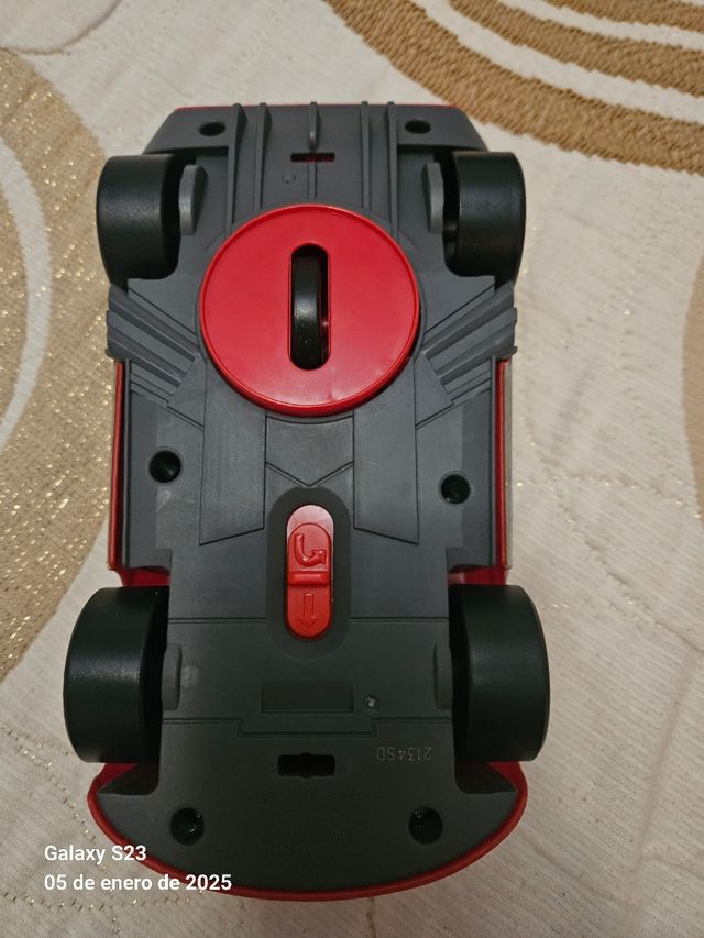 Coche Rayo mcqueen, derrapa y corre