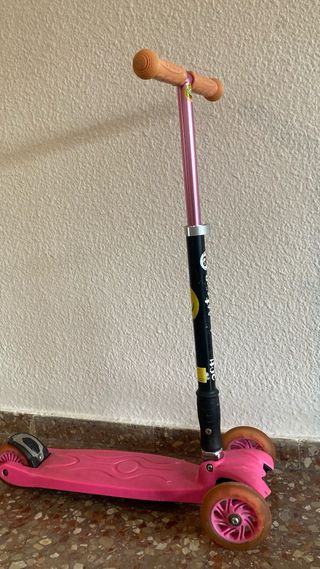 Patinete con luces. 3 ruedas rosado
