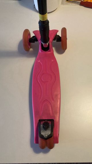 Patinete con luces. 3 ruedas rosado