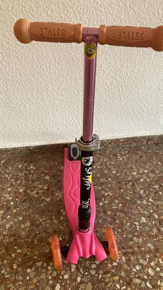 Patinete con luces. 3 ruedas rosado