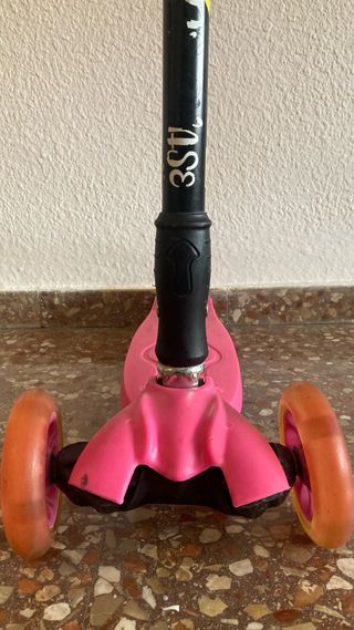 Patinete con luces. 3 ruedas rosado