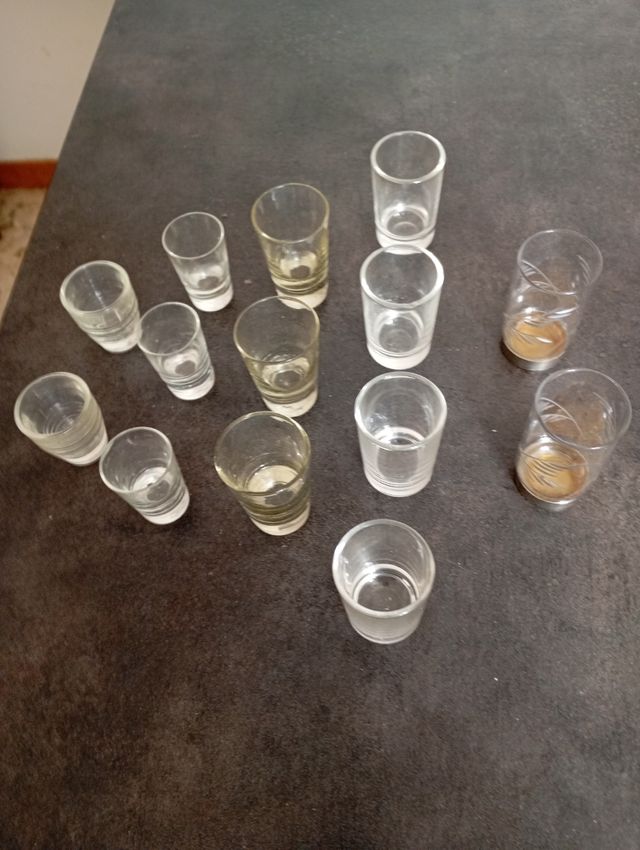 14 Bicchierini da liquore di tipo in cristallo