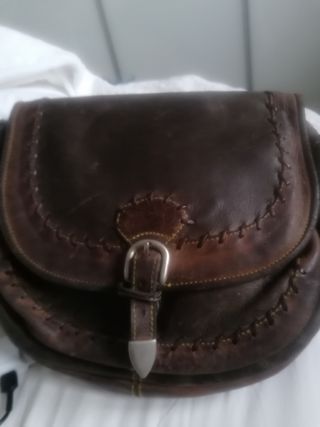 Bolso marrón de cuero, asas trenzadas