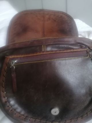 Bolso marrón de cuero, asas trenzadas