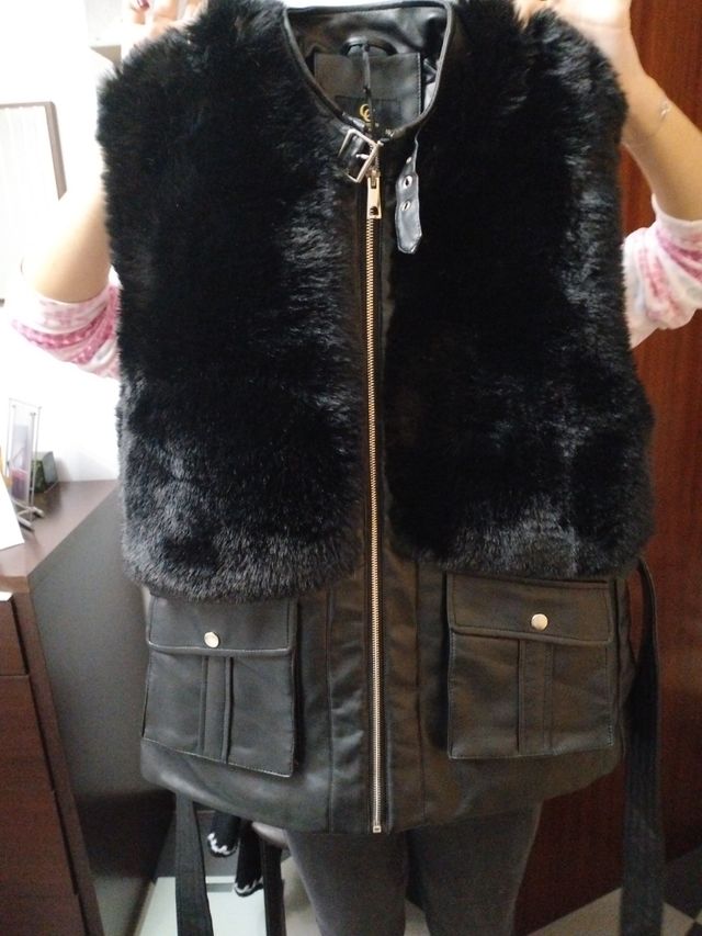 Chaquetón sin mangas pelo y cuero