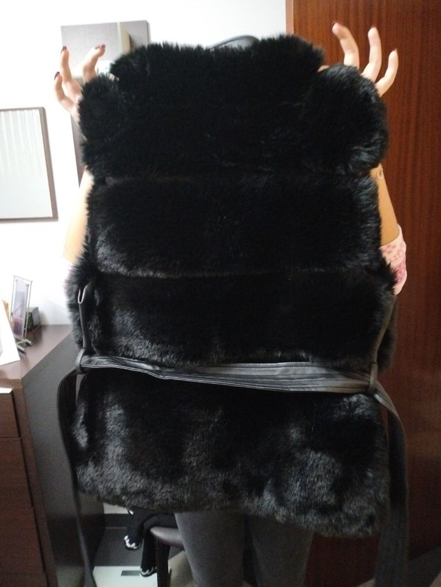 Chaquetón sin mangas pelo y cuero