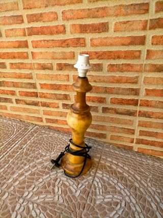 Pie de mármol para lámpara