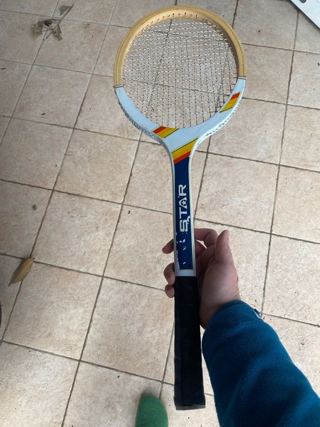 Raqueta de tenis vintage de los 80