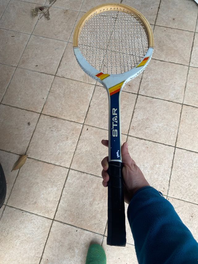 Raqueta de tenis vintage de los 80