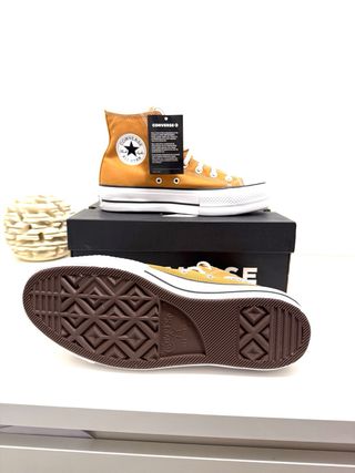 1 paio di converse nuove n.39