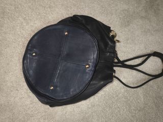 Bolso redondo cubo de piel auténtica