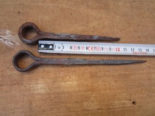 Cerrojo antiguo hierro forjado, sin anclaje.