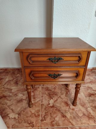 Cama y mesita de noche