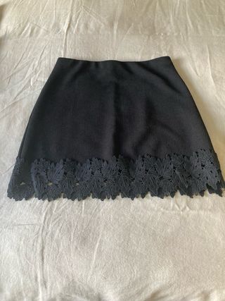 Falda negra corta