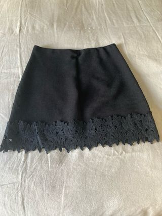 Falda negra corta