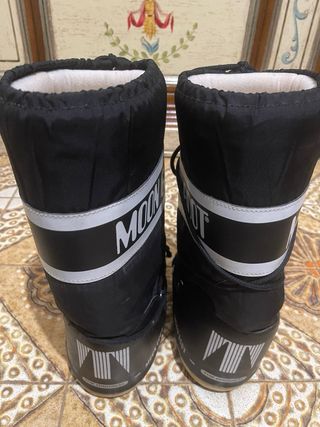 Moon Boot 39  41 Nero e Bianco. pronti per partire