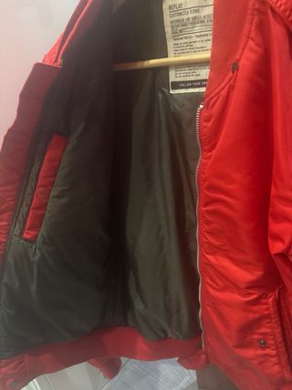 Cazadora Replay. Estilo bomber.