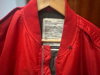 Cazadora Replay. Estilo bomber.