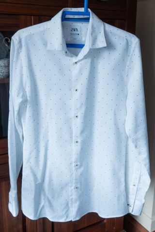 Camisa de Zara hombre con estampado de puntos