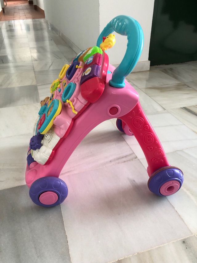 Andador y juego de niña