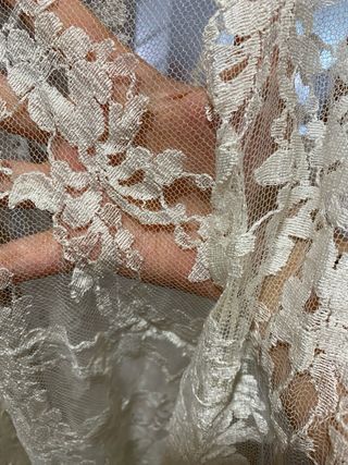 Mantilla beige. 85x200 metros