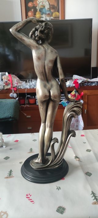 Figura mujer bronce A. Giannelli