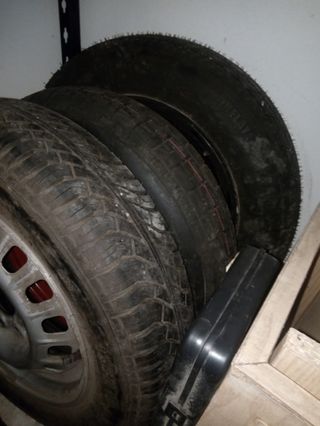 Vendo ruota di scorta da 15 pollici cerchio nero ,