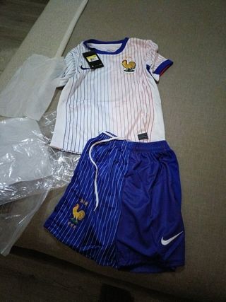 Completo Francia tg 7 anni