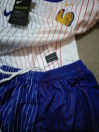 Completo Francia tg 7 anni