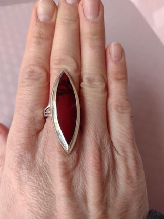 Anillo lanzadera plata y coral rojo 