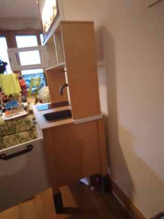 Cocinita de juguete de madera