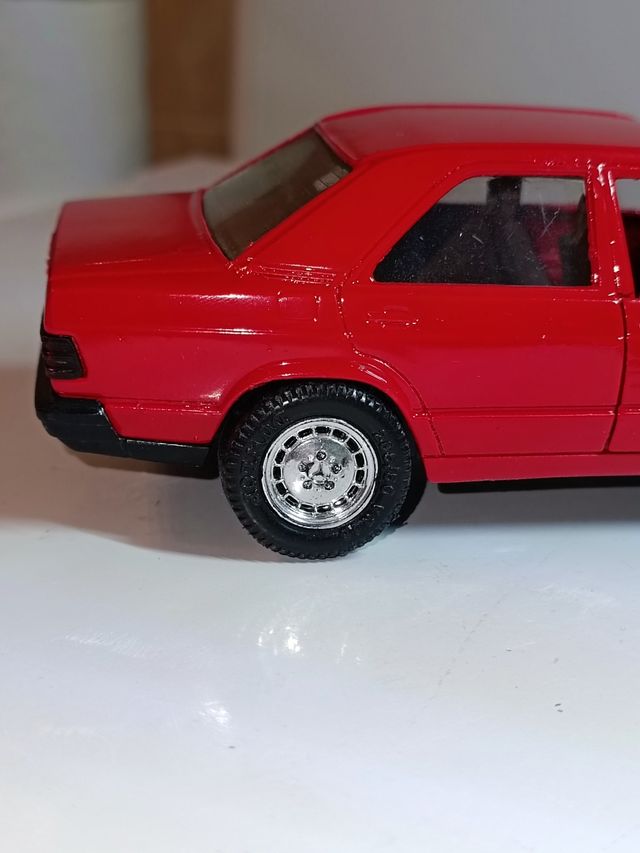 MERCEDES BENZ 190E 1/24 BURAGO MODELO MERCEDES BE