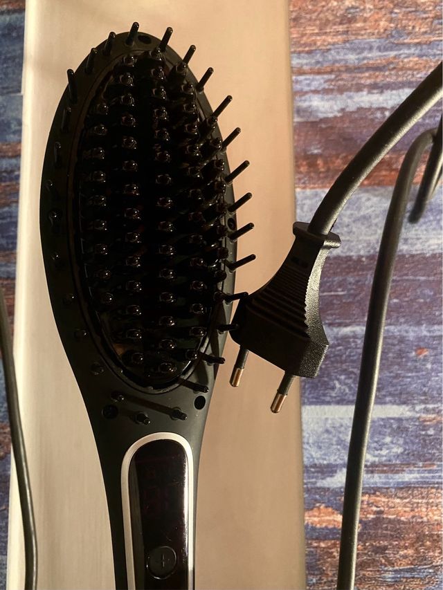 Spazzola lisciante per capelli.