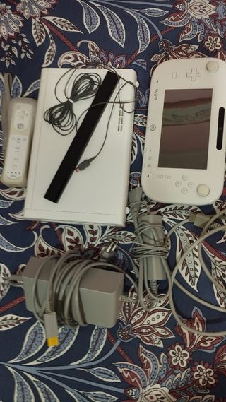 Wii U caja original + juegos + mando wii