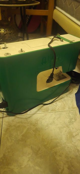 Máquina de coser alfa