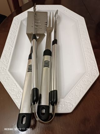 Bandeja y instrumentos de barbacoa