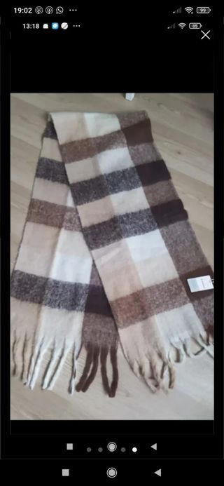 Bufandas diferentes colores.