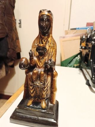 figura Virgen de Montserrat (10x10,)