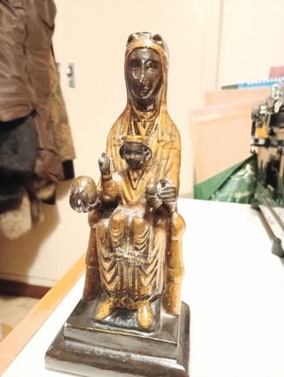figura Virgen de Montserrat (10x10,)