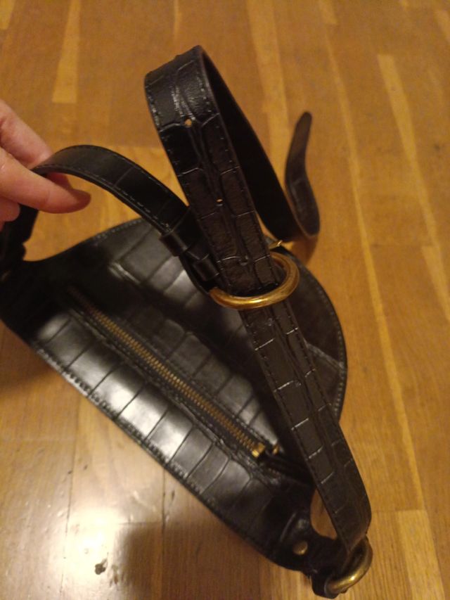 Riñonera negra piel Massimo Dutti