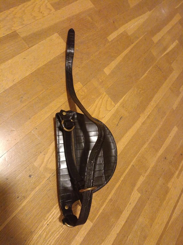 Riñonera negra piel Massimo Dutti